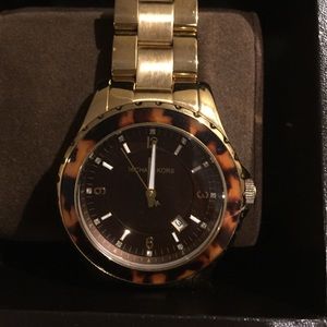 Gold tone/tortoise Michael Kors